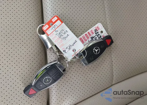 2016 Mercedes-Benz Glc 300 4Matic z USA, uszkodzony, nr VIN WDC0G4KB1GF069671